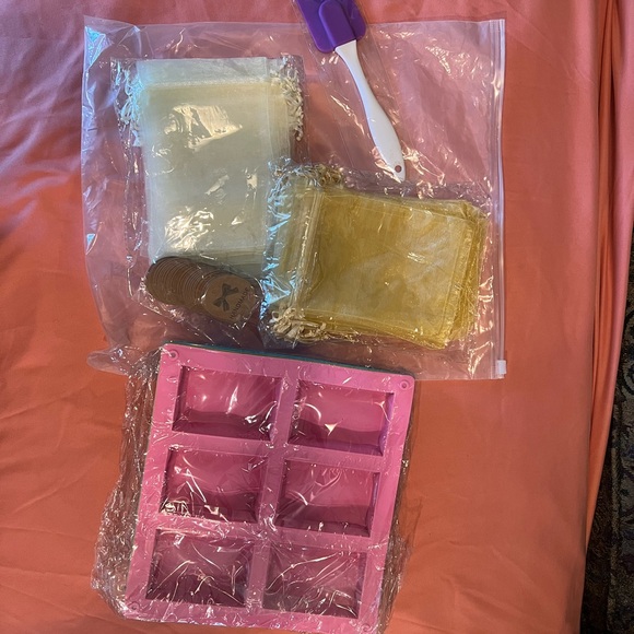 NEW Soap making molds and gift bags. - Picture 2 of 4